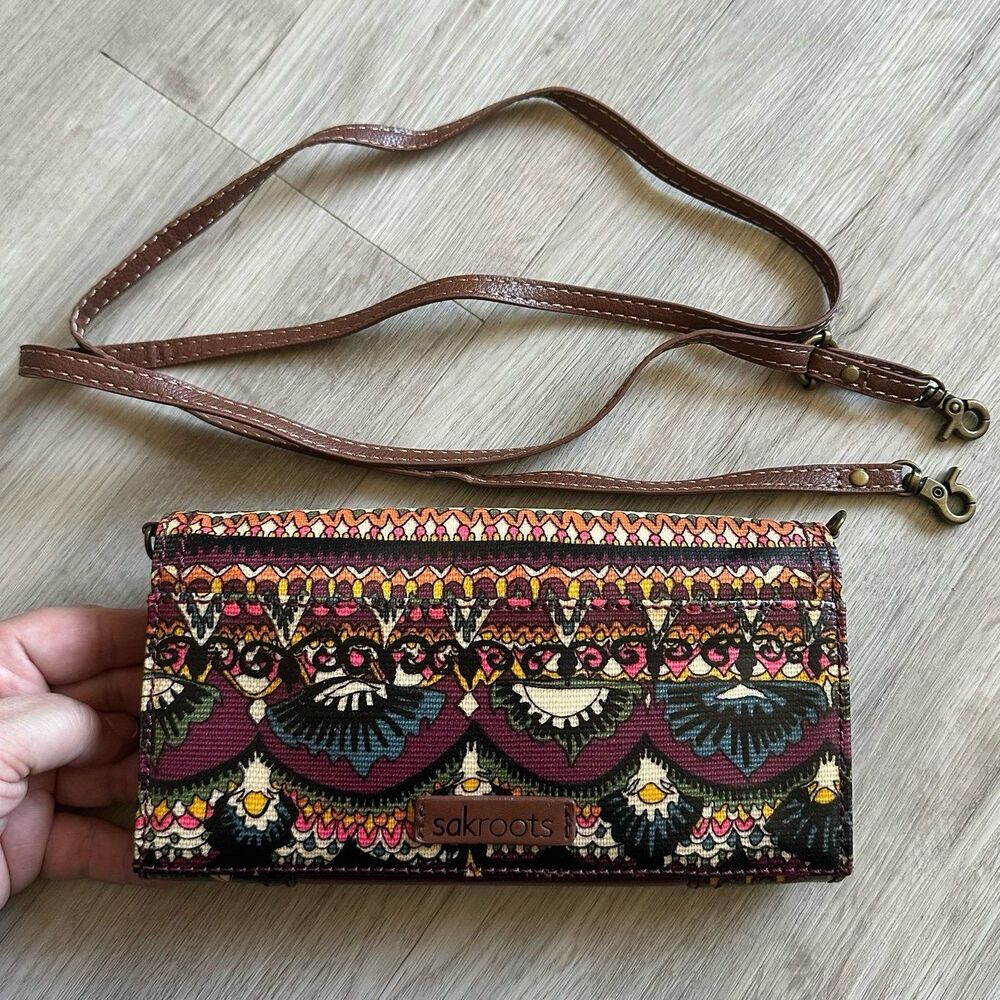 Sakroots Artist Circle One World Mulberry Crossbody Phone Wallet Style 108202